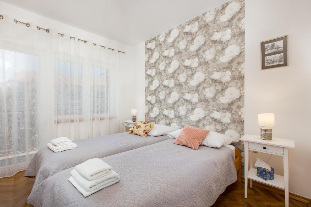 Apartment And Charming New In Vantacici